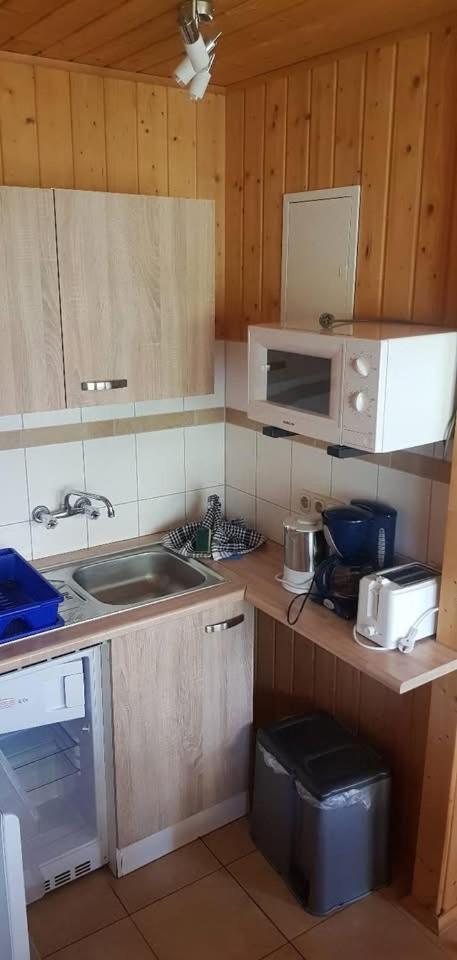 Bungalowvermietung Am Rheinsberger See エクステリア 写真